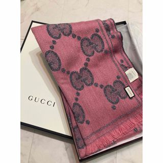 グッチ(Gucci)のgucci リバーシブル ジャカード スカーフ　ウールマフラー　ピンク　グレー(マフラー/ショール)