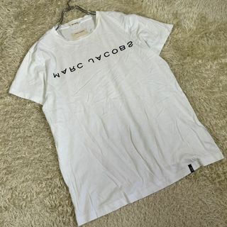 マークジェイコブス(MARC JACOBS)のMARC JACOBS (S) 反転逆さロゴ Tシャツ ホワイト 半袖 メンズ(Tシャツ/カットソー(半袖/袖なし))