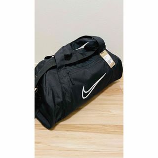 ナイキ(NIKE)のタグ付き NIKE ナイキ ブラジリア ダッフル ボストンバッグ 24L 黒色(ボストンバッグ)