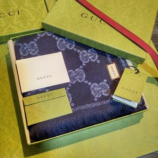 グッチ(Gucci)の❤新品箱袋付き❤GUCCI マフラー ストール ショール スカーフ❤定価７万円❤(マフラー)