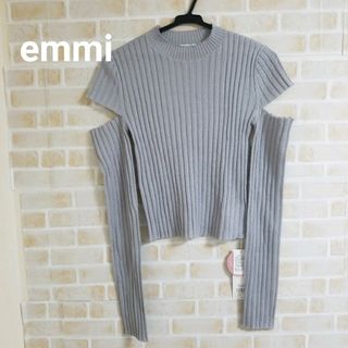 エミアトリエ(emmi atelier)の【本日削除/最終値下】emmi クロップドシャイニー二ットトップス(ニット/セーター)