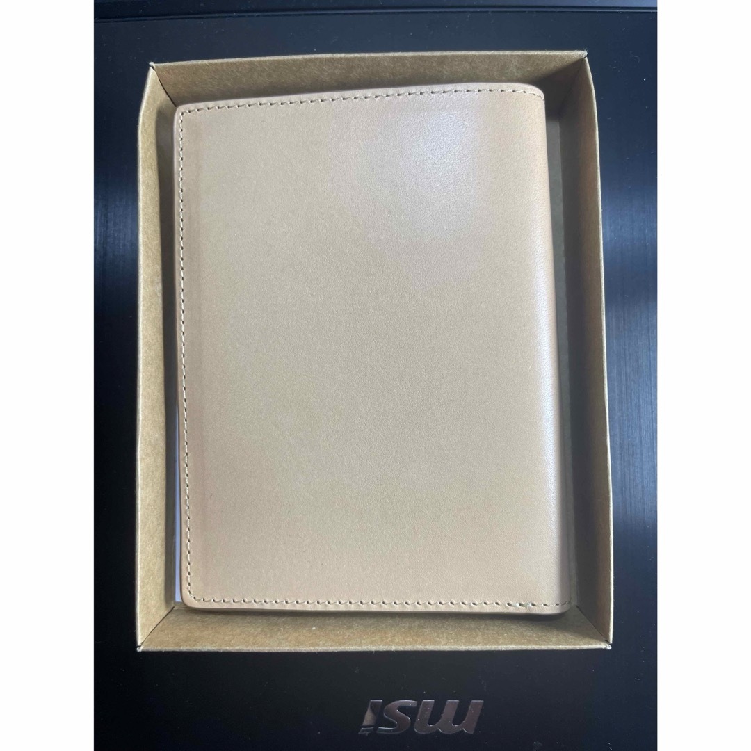 MUJI (無印良品)(ムジルシリョウヒン)の無印良品 MUJI イタリア産ヌメ革 パスポートケース　新品　定価6900円 レディースのバッグ(ショルダーバッグ)の商品写真