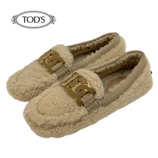 未使用 トッズ TOD'S ケイト フラットシューズ ドライビングシューズ 靴 シューズ チェーン ボア ムートン ベージュ ゴールド(スリッポン/モカシン)