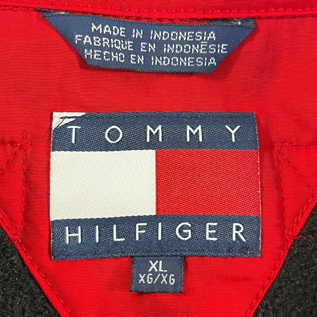 TOMMY HILFIGER(トミーヒルフィガー)のTOMMY HILFIGER (XL) ロゴ入り フリースジャケット ポケット付 メンズのジャケット/アウター(ノーカラージャケット)の商品写真