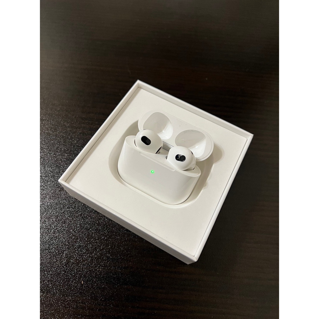 Apple(アップル)の【明日から別フリマサイト移行】AirPods 第3世代 スマホ/家電/カメラのオーディオ機器(ヘッドフォン/イヤフォン)の商品写真