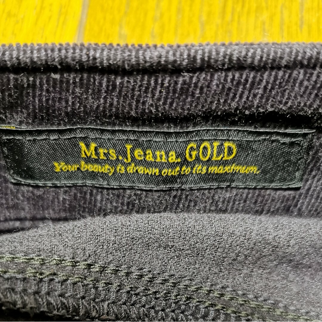 Mrs.Jeana(ミセスジーナ)の裏起毛で暖かい　コーデュロイ　Mrs.Jeana.GOLD 67 レディースのパンツ(カジュアルパンツ)の商品写真