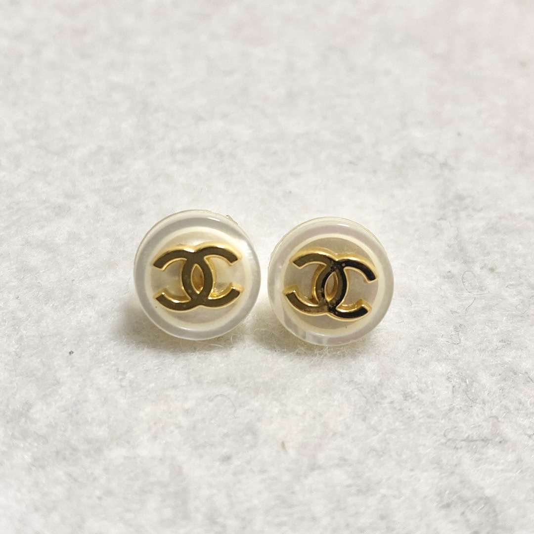 アルマイヤリングCHANEL シェルサークルピアス　vintage 98P ココマーク