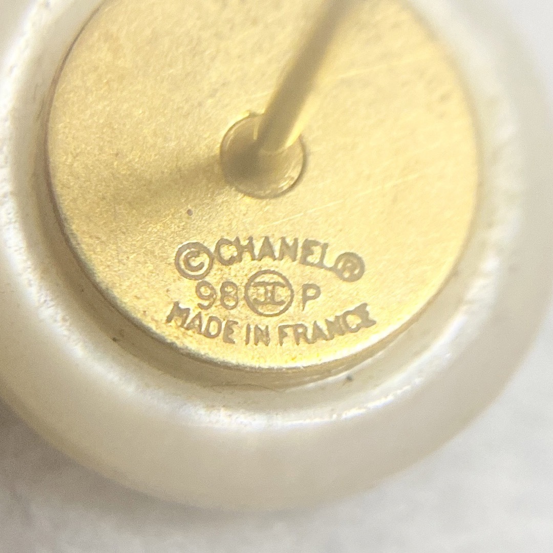 CHANEL シェルサークルピアス　vintage 98P ココマークアルマイヤリング