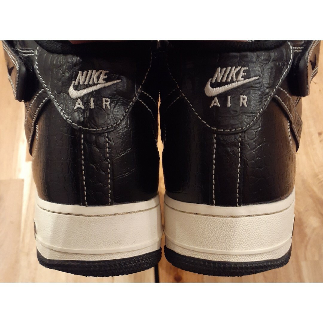 NIKE(ナイキ)のナイキ　エアフォースワン　ミッド　40周年記念モデル　ブラック　27cm メンズの靴/シューズ(スニーカー)の商品写真