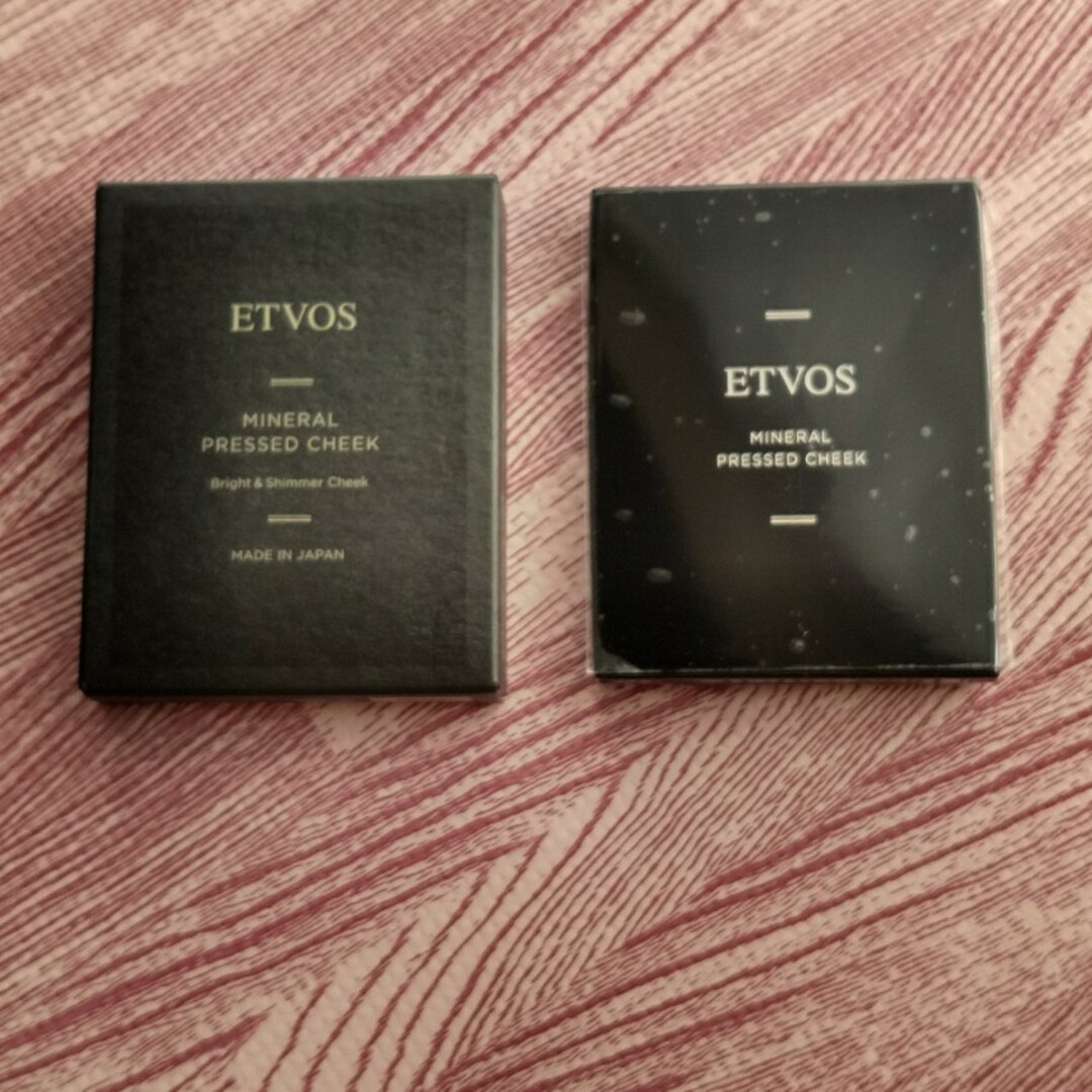 ETVOS(エトヴォス)の[新品未使用]ETVOSミネラルプレストチーク サーモンピンク コスメ/美容のベースメイク/化粧品(チーク)の商品写真