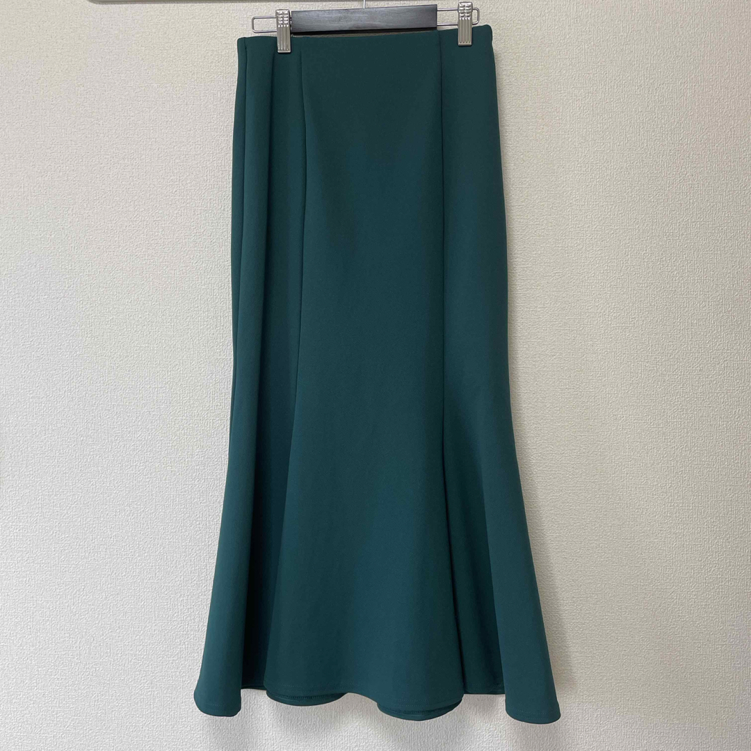 GU(ジーユー)のGU カットソーマーメイドスカート　グリーン レディースのスカート(ロングスカート)の商品写真