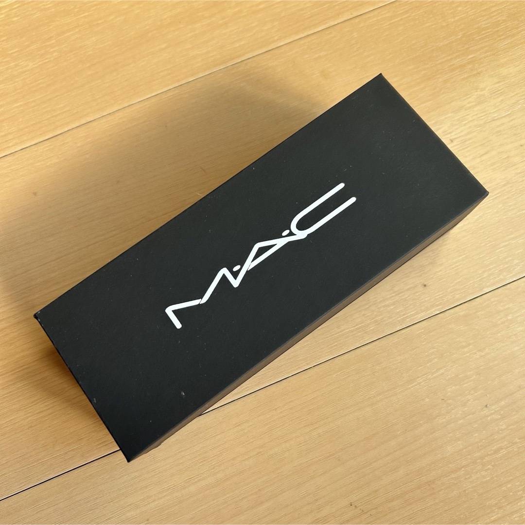 MAC(マック)のMac マック　MAC 箱　プレゼント　ラッピング レディースのバッグ(ショップ袋)の商品写真