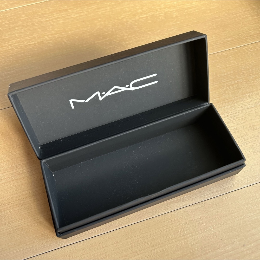 MAC(マック)のMac マック　MAC 箱　プレゼント　ラッピング レディースのバッグ(ショップ袋)の商品写真