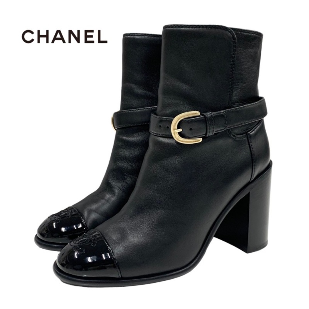 CHANEL(シャネル)のシャネル CHANEL ブーツ ショートブーツ 靴 シューズ ココマーク ベルト ラムスキン パテント ブラック 黒 レディースの靴/シューズ(ブーツ)の商品写真