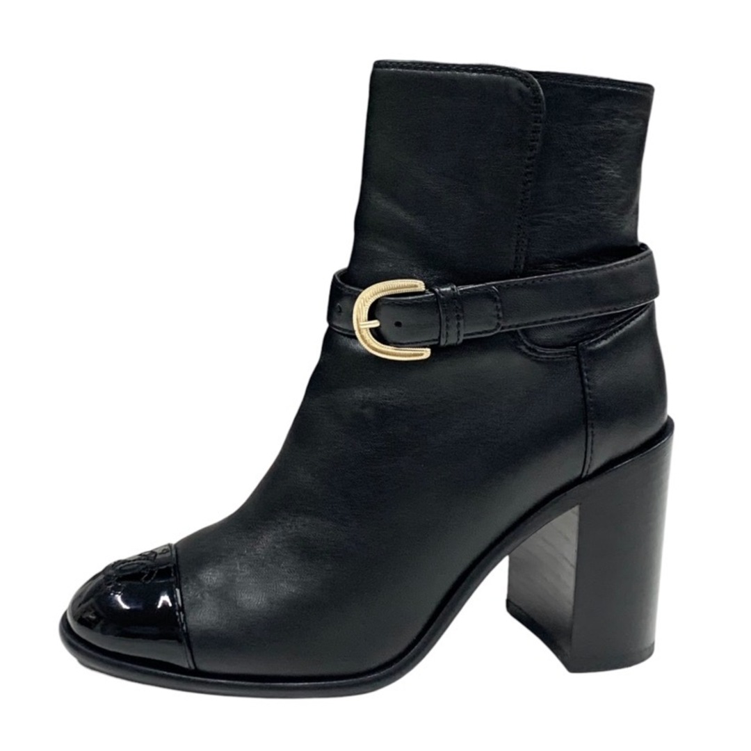 CHANEL(シャネル)のシャネル CHANEL ブーツ ショートブーツ 靴 シューズ ココマーク ベルト ラムスキン パテント ブラック 黒 レディースの靴/シューズ(ブーツ)の商品写真