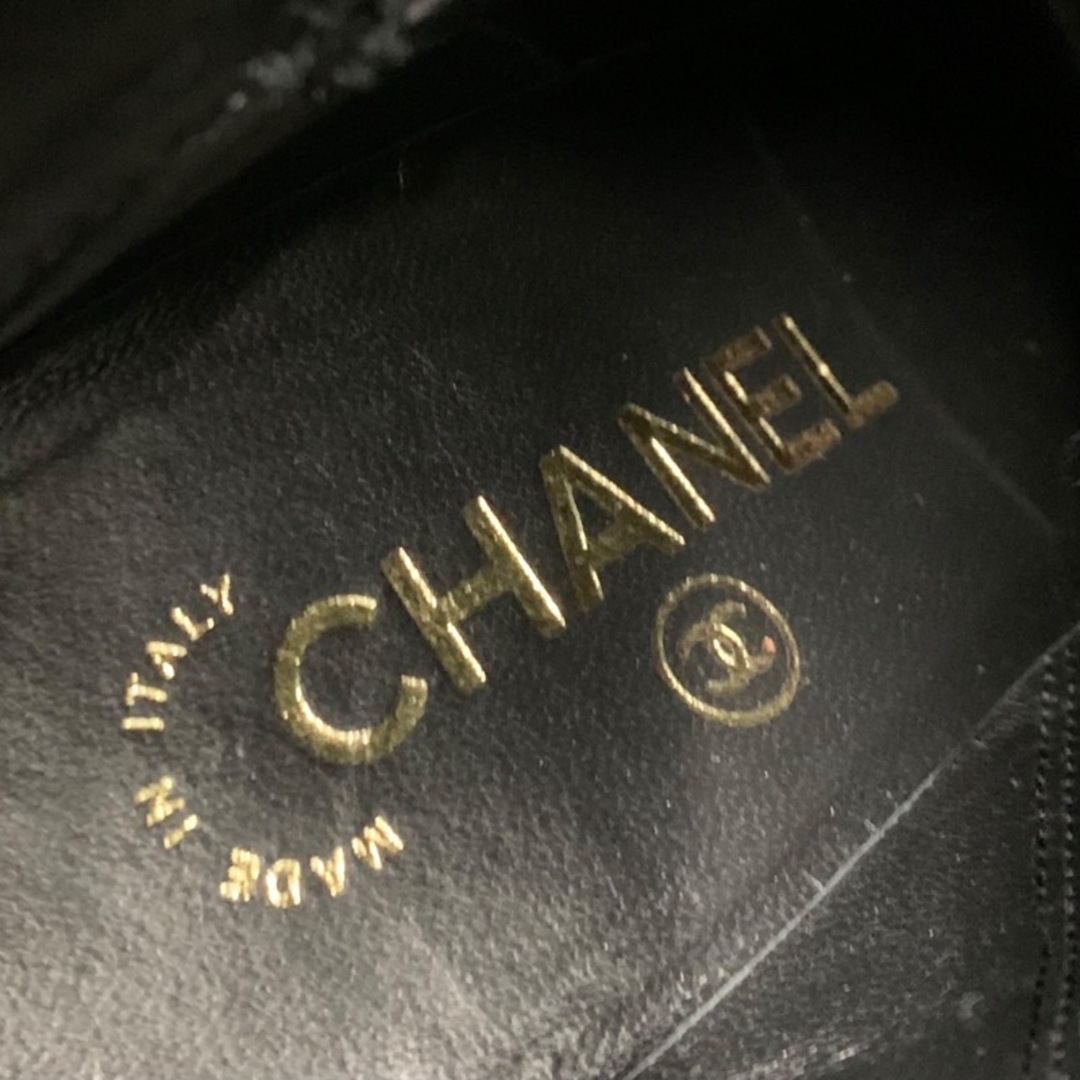 CHANEL(シャネル)のシャネル CHANEL ブーツ ショートブーツ 靴 シューズ ココマーク ベルト ラムスキン パテント ブラック 黒 レディースの靴/シューズ(ブーツ)の商品写真