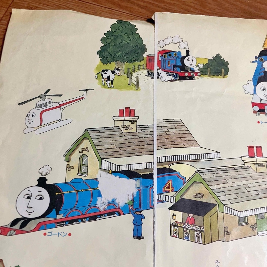 THOMAS(トーマス)のレア　昭和レトロ　きかんしゃトーマス　絵本限定紙袋　機関車 当時物 エンタメ/ホビーのおもちゃ/ぬいぐるみ(キャラクターグッズ)の商品写真