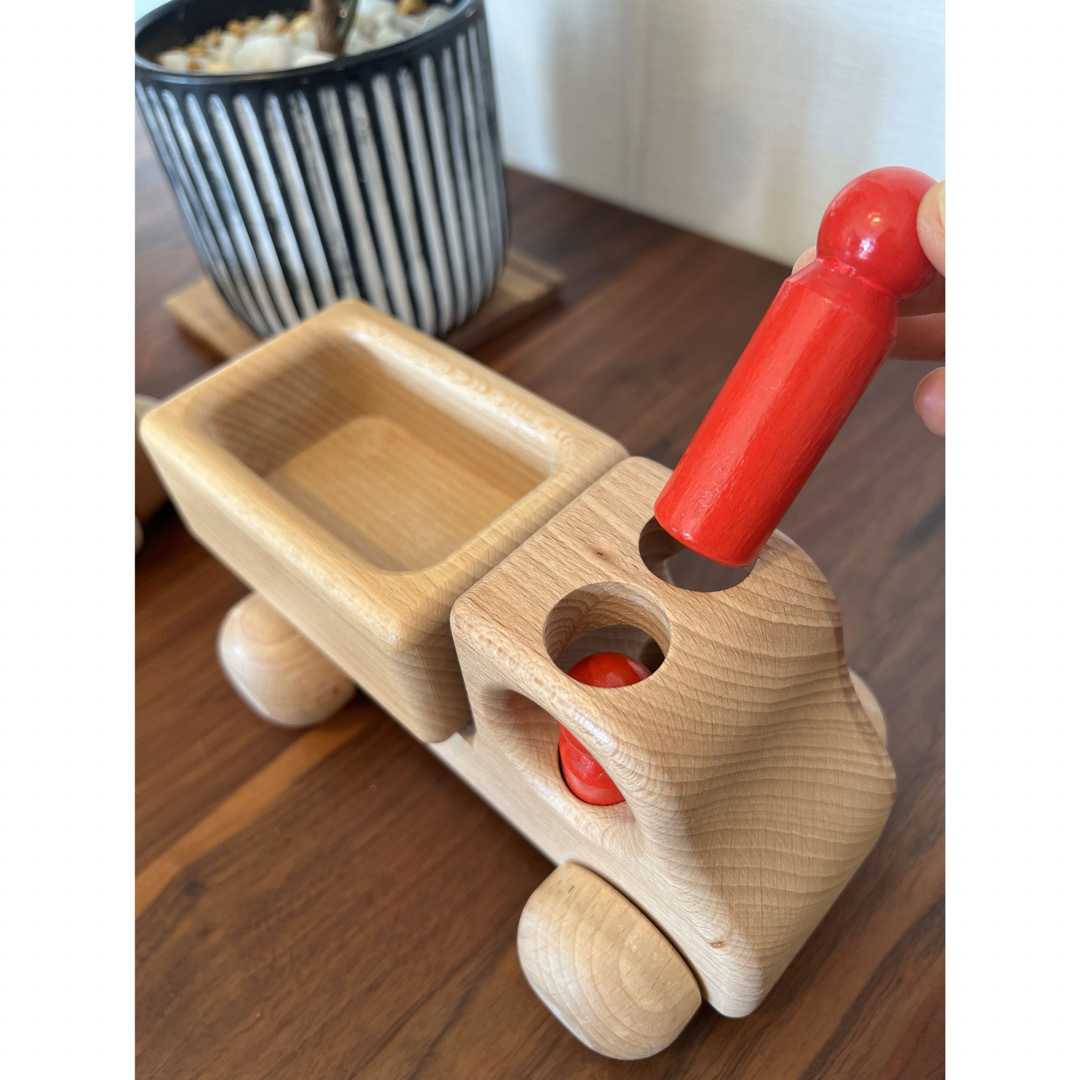 BorneLund(ボーネルンド)のボーネルンド　オストハイマー　木のおもちゃ　車　くるま キッズ/ベビー/マタニティのおもちゃ(電車のおもちゃ/車)の商品写真