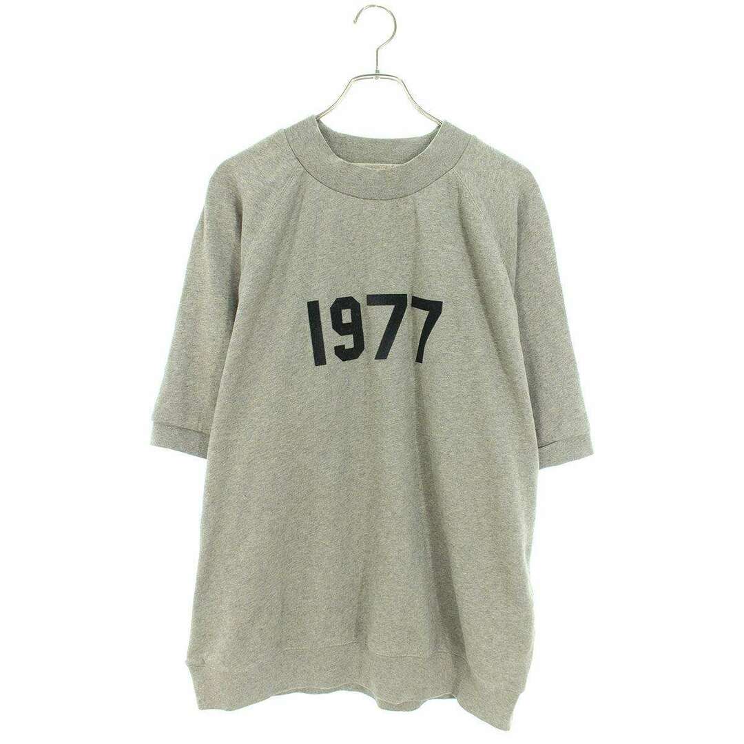 FEAR OF GOD(フィアオブゴッド)のフォグ  ESSENTIALS 1977ロゴスウェットTシャツ メンズ XL メンズのトップス(Tシャツ/カットソー(半袖/袖なし))の商品写真