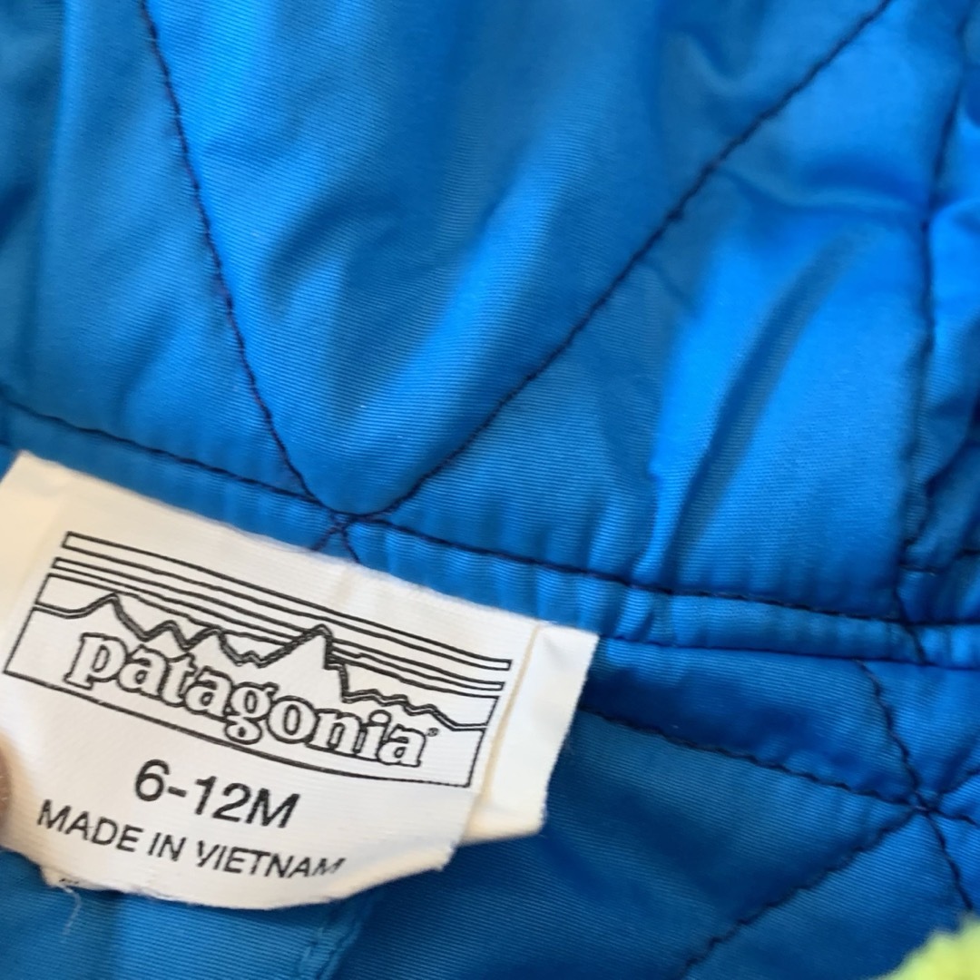 patagonia(パタゴニア)のパタゴニア　ダウン　6M〜12M 80 リバーシブル キッズ/ベビー/マタニティのベビー服(~85cm)(ジャケット/コート)の商品写真