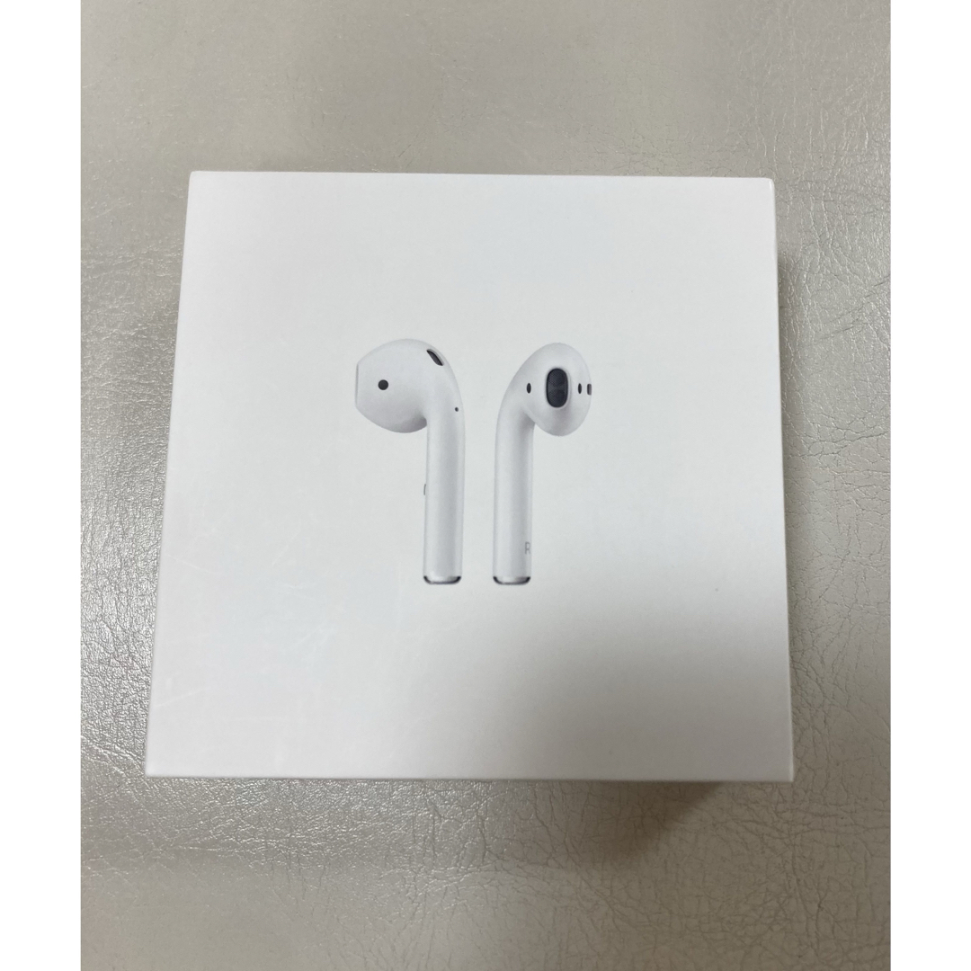 Apple(アップル)のAPPLE AirPods第3世代　箱あり　AirPods MV7N2J/A スマホ/家電/カメラのオーディオ機器(ヘッドフォン/イヤフォン)の商品写真