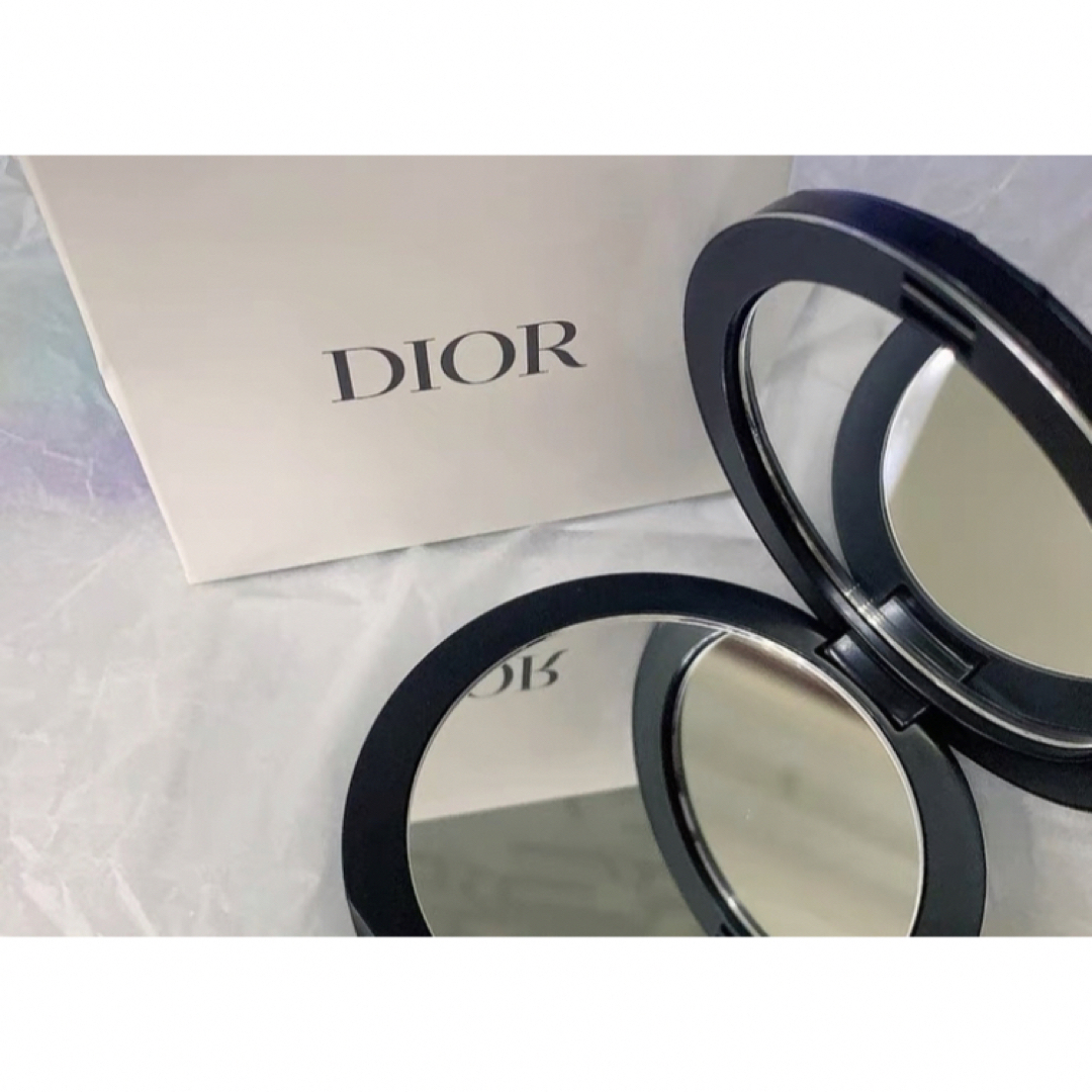 Christian Dior(クリスチャンディオール)の新品未使用　ディオール　ノベルティ 限定 コンパクトミラー  レディースのファッション小物(ミラー)の商品写真