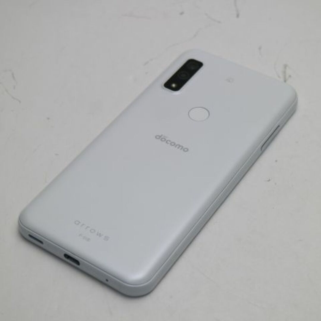 富士通(フジツウ)の超美品 F-51B arrows We ホワイト M666 スマホ/家電/カメラのスマートフォン/携帯電話(スマートフォン本体)の商品写真