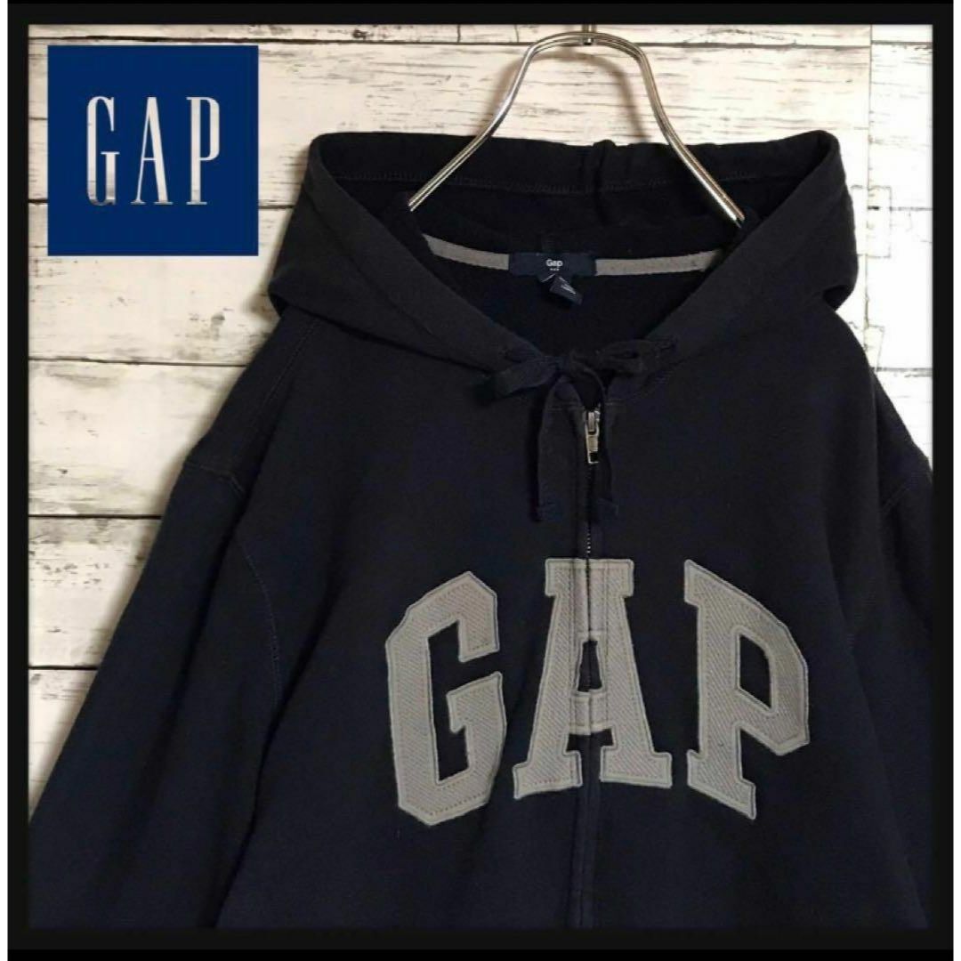 GAP(ギャップ)の【美品】ギャップ　ビックロゴパーカー　ワッペン刺繍　ブラック　A818R メンズのトップス(パーカー)の商品写真