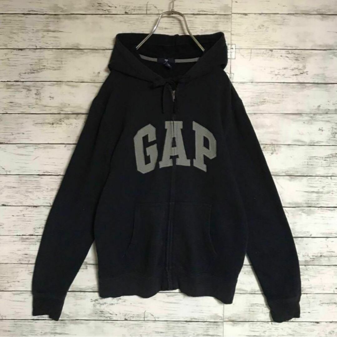 GAP(ギャップ)の【美品】ギャップ　ビックロゴパーカー　ワッペン刺繍　ブラック　A818R メンズのトップス(パーカー)の商品写真