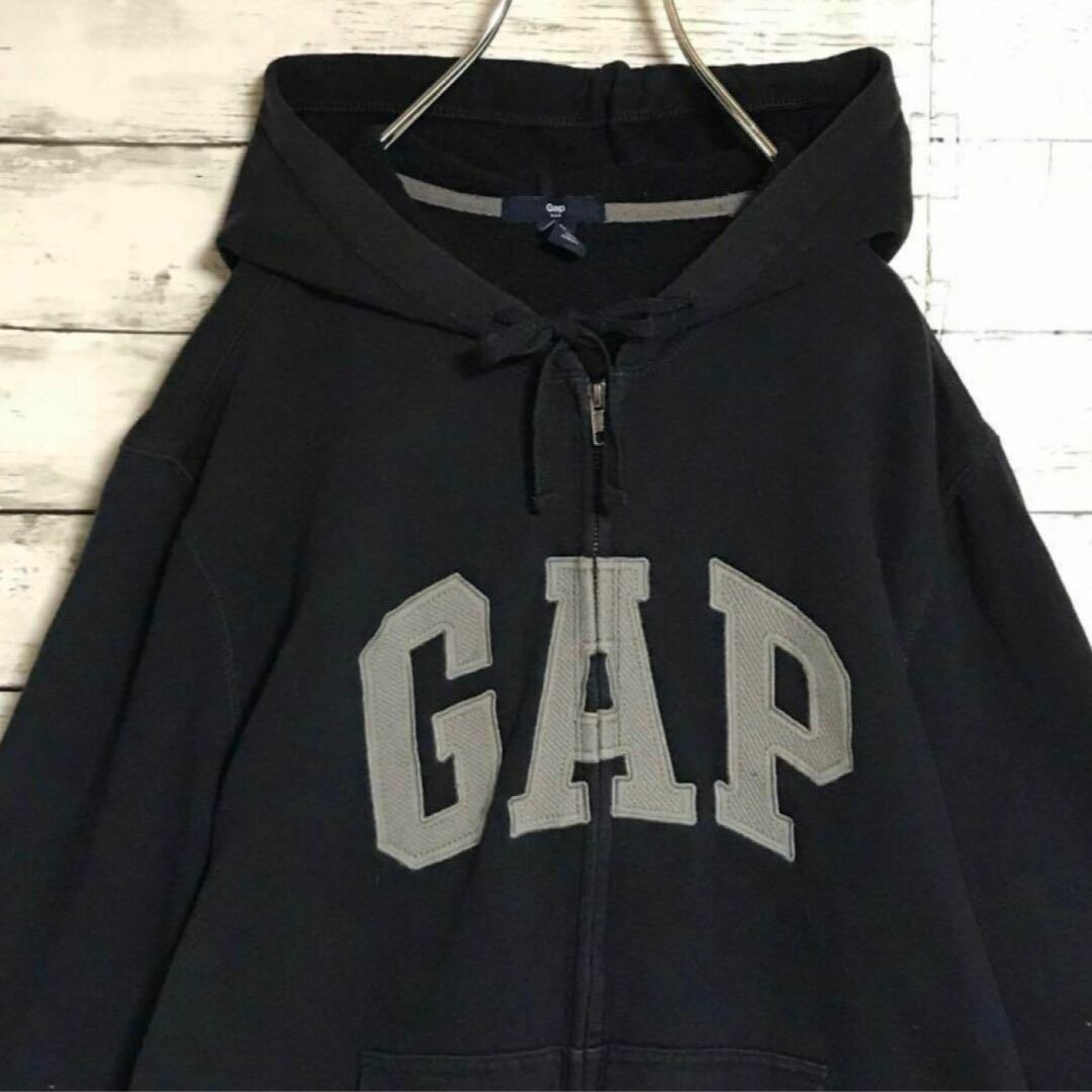 GAP(ギャップ)の【美品】ギャップ　ビックロゴパーカー　ワッペン刺繍　ブラック　A818R メンズのトップス(パーカー)の商品写真