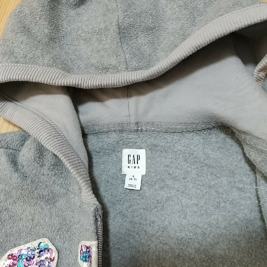 GAP Kids(ギャップキッズ)のギャップキッズ フリースジップアップパーカー キッズ/ベビー/マタニティのキッズ服女の子用(90cm~)(ジャケット/上着)の商品写真