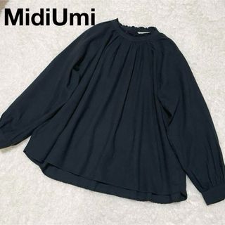 ミディウミ(MidiUmi)の美品　MidiUmi  フリル襟　ギャザーネック　プルオーバー  ブラウス　黒(シャツ/ブラウス(長袖/七分))