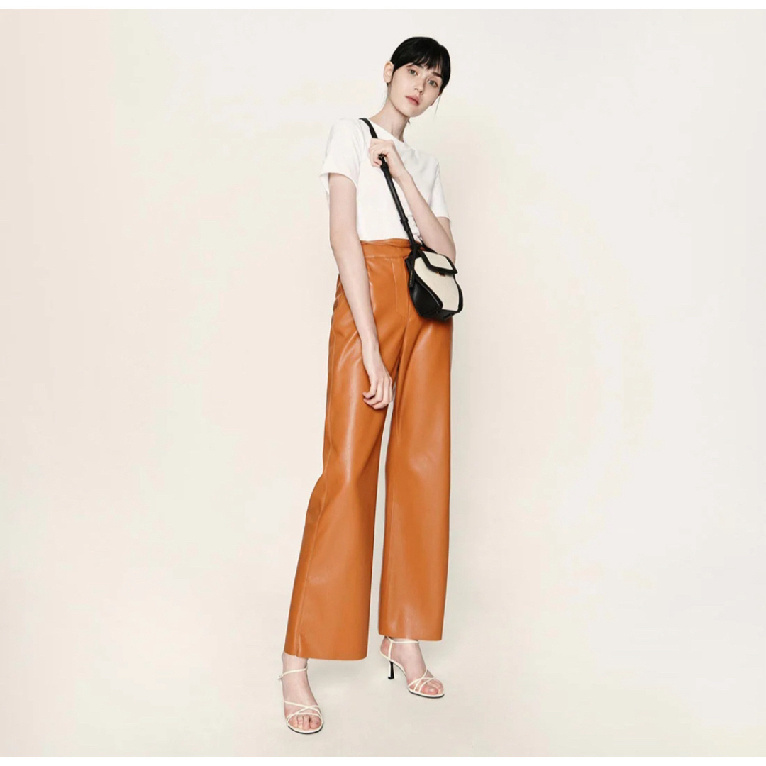 Charles and Keith(チャールズアンドキース)のタグ付き　CHARLES & KEITH ジオメトリック クロスボディバッグ  レディースのバッグ(ショルダーバッグ)の商品写真