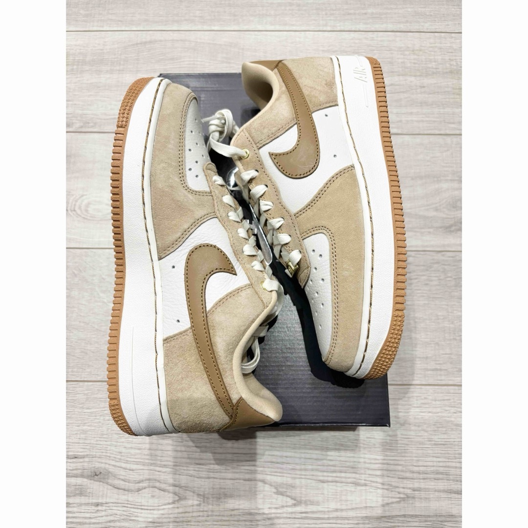 NIKE(ナイキ)のAIR FORCES 1 LXX 25 エアフォース ベージュ ブラウン レディースの靴/シューズ(スニーカー)の商品写真