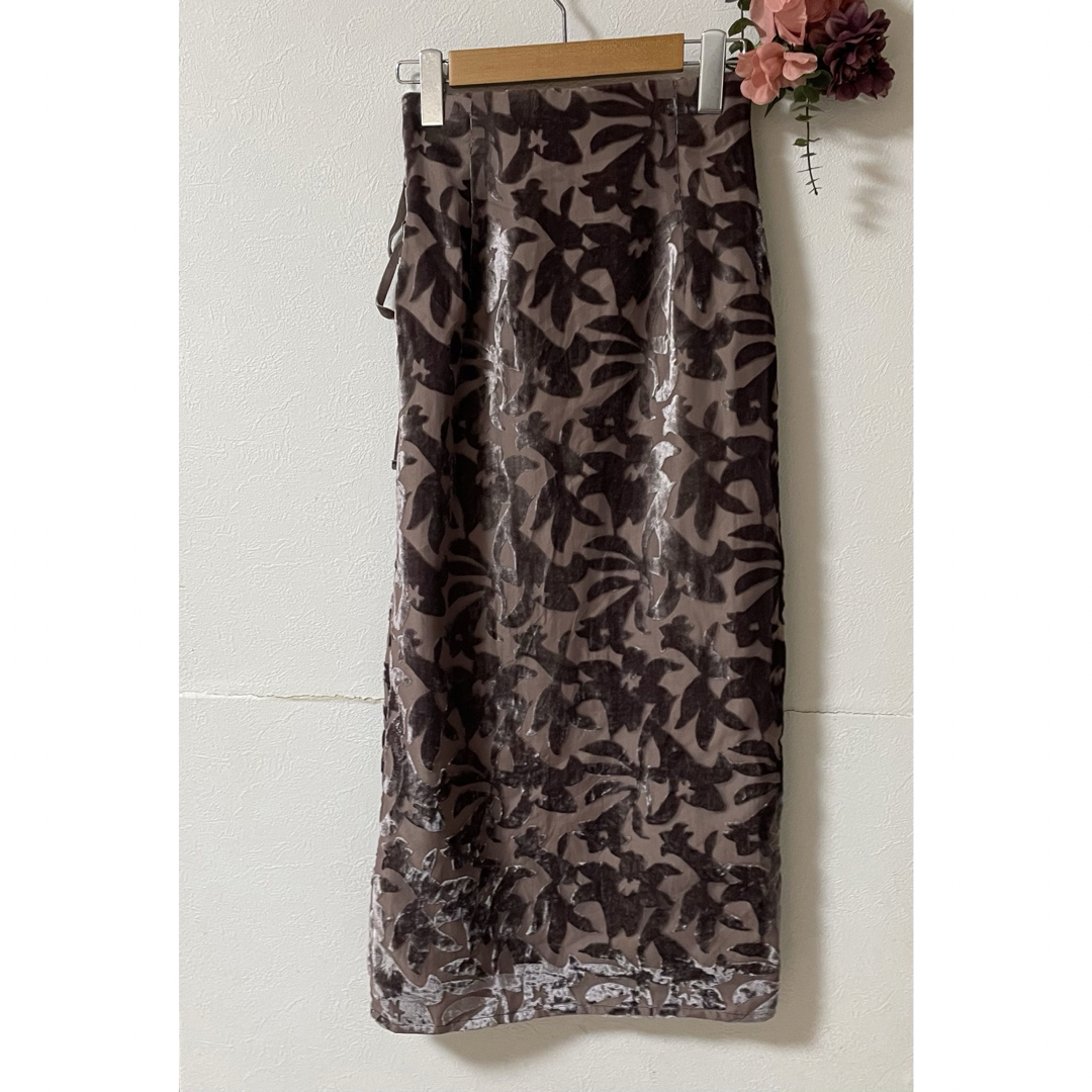 MERCURYDUO(マーキュリーデュオ)のMERCURYDUO ベロアオパールタイトスカート レディースのスカート(ロングスカート)の商品写真