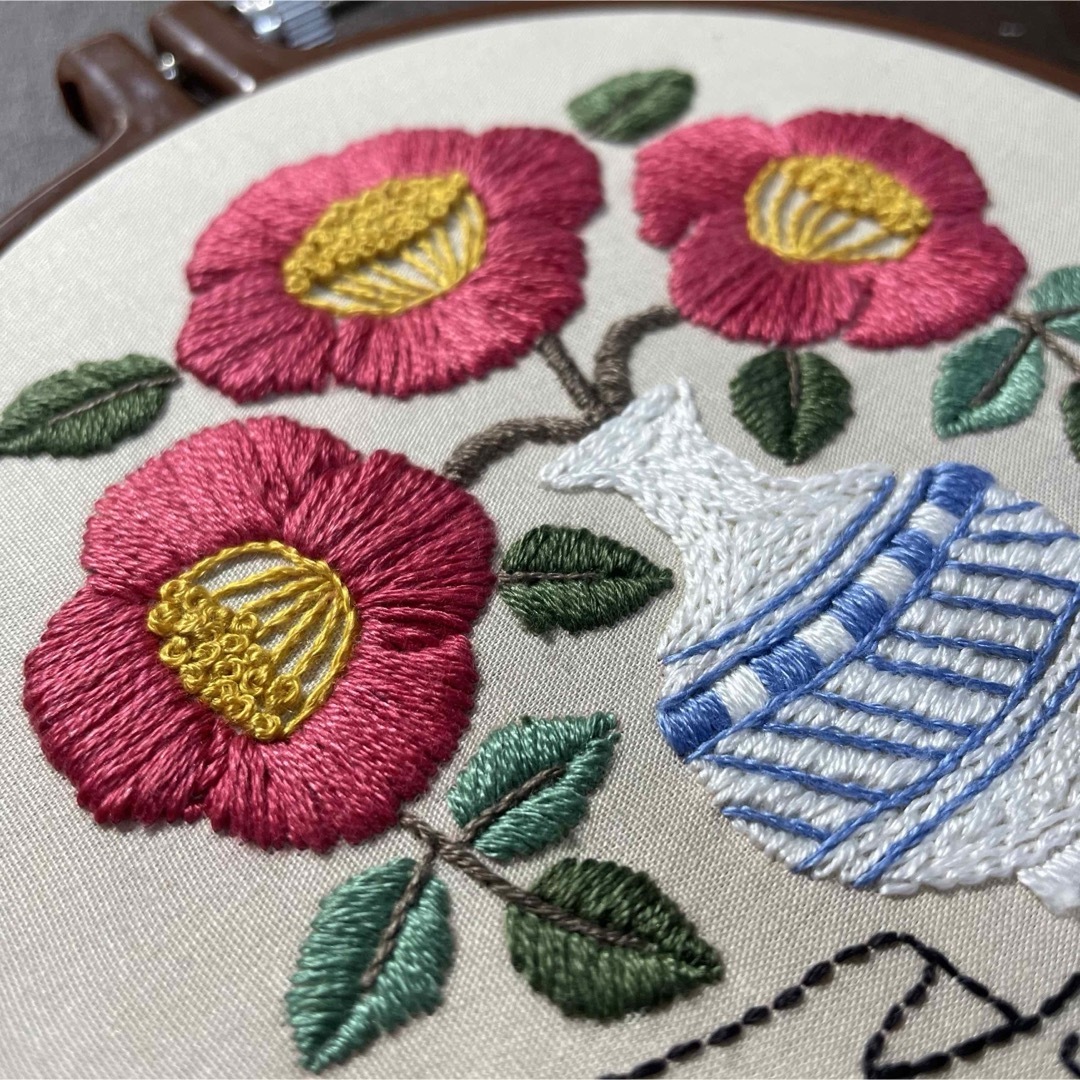 刺繍枠付き 樋口愉美子 『椿』 暮らしの刺繍 完成品 刺繍枠付き 樋口愉美子 『椿』 暮らしの刺繍 完成品