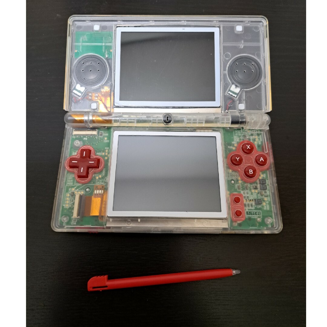 ニンテンドーDS(ニンテンドーDS)のdslite　クリア×レッド エンタメ/ホビーのゲームソフト/ゲーム機本体(携帯用ゲーム機本体)の商品写真