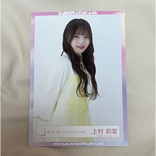 サクラザカフォーティシックス(櫻坂46)の上村莉奈　白スーツ衣装(女性アイドル)