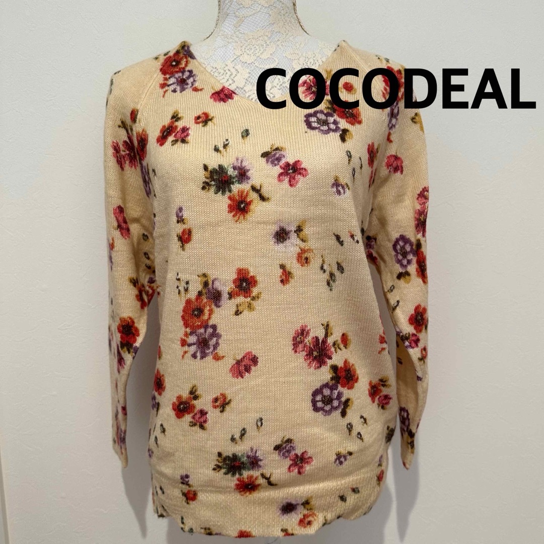 COCO DEAL(ココディール)のCOCODEAL ココディール ニット 花柄ニット Vネック レディースのトップス(ニット/セーター)の商品写真