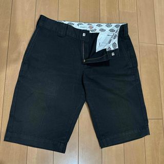 ディッキーズ(Dickies)のディッキーズ　ハーフパンツ　32インチ　M 黒(ショートパンツ)