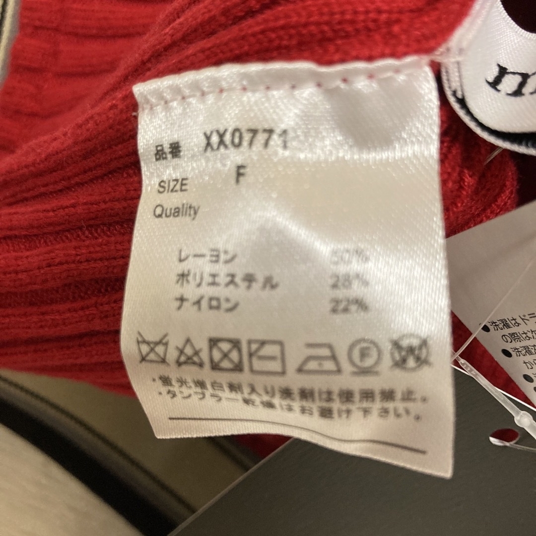 タグ付き新品　miette ショートニット　パフスリーブ　赤 レディースのトップス(ニット/セーター)の商品写真