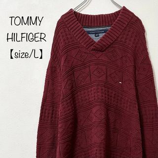 トミーヒルフィガー(TOMMY HILFIGER)の美品★トミーヒルフィガー★ニット・セーター★Vネック★総柄★ワイン・ボルドー★L(ニット/セーター)