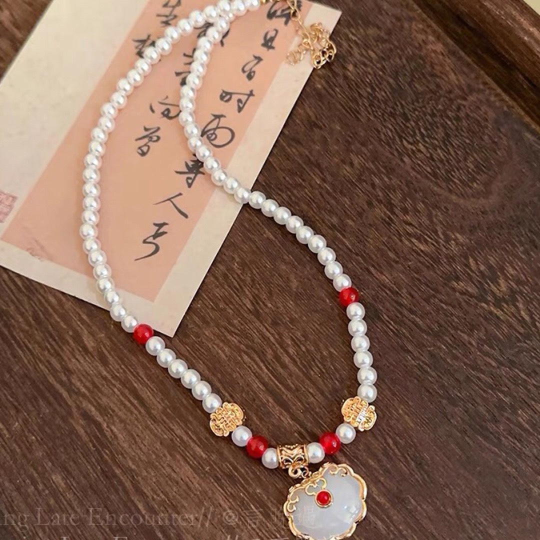 Noritake(ノリタケ)の平安鎖赤珠真珠瓔珞 白赤金色ネックレス　中華風　縁起物　着物和服　漢服　結婚式 レディースのアクセサリー(ネックレス)の商品写真
