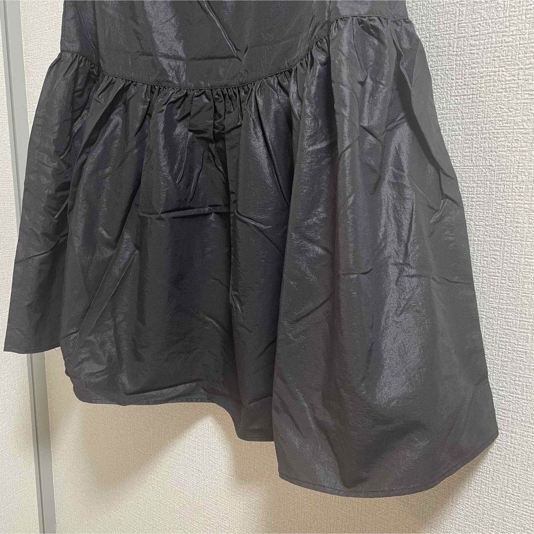 Omekashi(オメカシ)の新品 earthy 撥水レザーナイロンティアードスカート レディースのスカート(ロングスカート)の商品写真