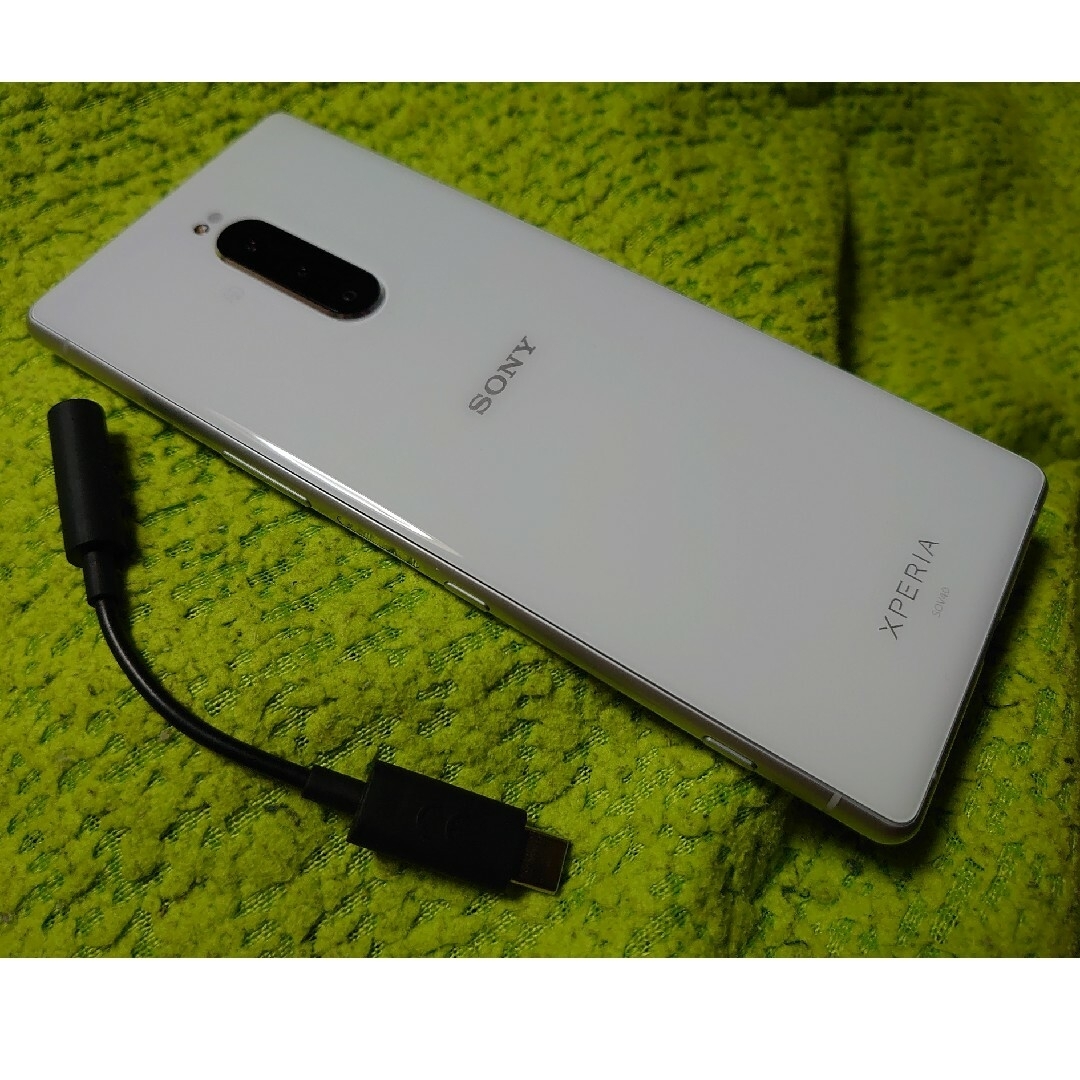 Xperia(エクスペリア)の★TVが観れる！★美品XPERIA１auＳＯＶ４０白★判定○付属品完備★オマケ付 スマホ/家電/カメラのスマートフォン/携帯電話(スマートフォン本体)の商品写真