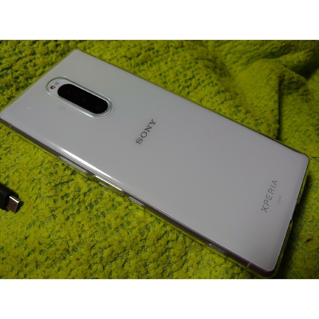 Xperia(エクスペリア)の★TVが観れる！★美品XPERIA１auＳＯＶ４０白★判定○付属品完備★オマケ付 スマホ/家電/カメラのスマートフォン/携帯電話(スマートフォン本体)の商品写真