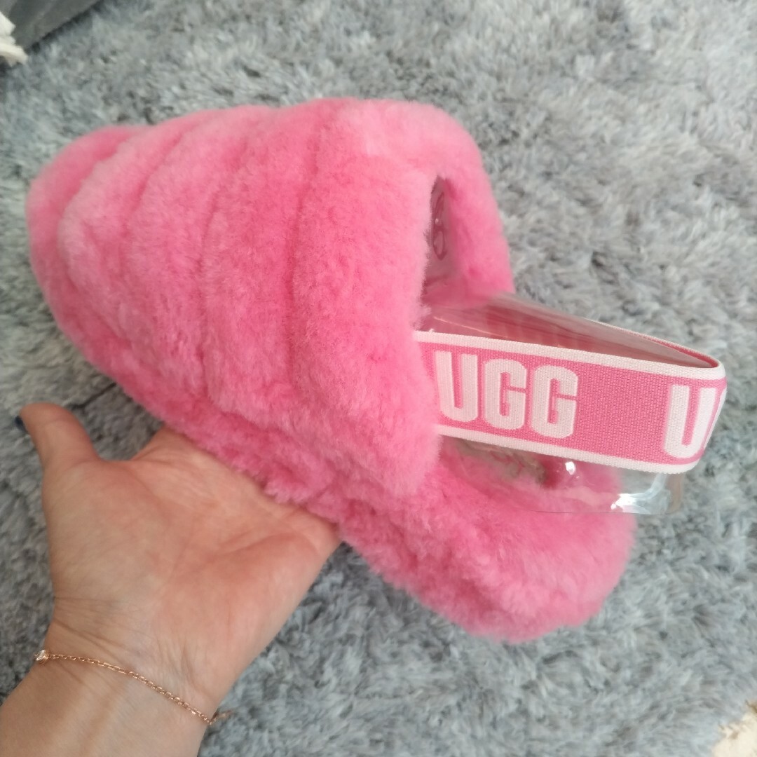 UGG(アグ)の新品未使用★　UGG　アグ　ファー　サンダル　スリッパー　ピンク　23 レディースの靴/シューズ(サンダル)の商品写真