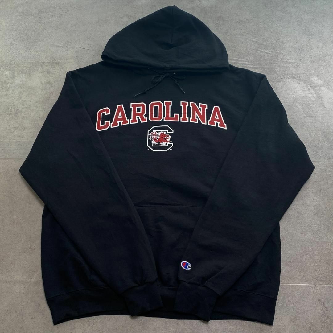 Champion(チャンピオン)のチャンピオン　チームロゴ　CAROLINA　パーカー　古着　ブラック　L メンズのトップス(パーカー)の商品写真