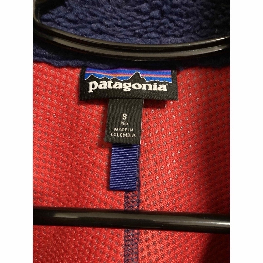 patagonia(パタゴニア)のレトロX 2015モデル　希少カラー　ネイビー×レッド レディースのジャケット/アウター(その他)の商品写真