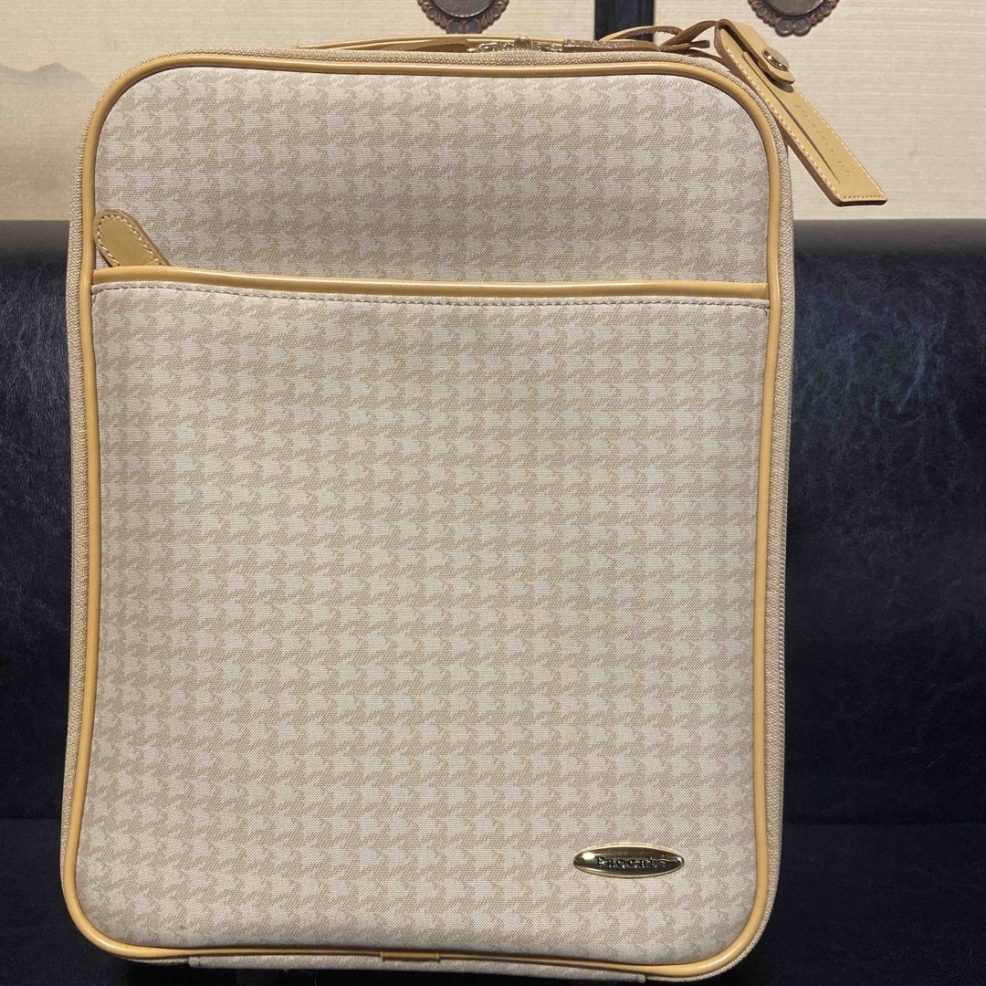 i(アイ)の美品　PROGRES プログレ　キャリーケース　スーツケース　トラベルバッグ レディースのバッグ(スーツケース/キャリーバッグ)の商品写真